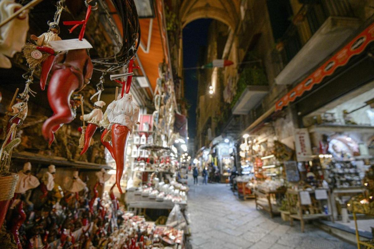 Grande & Caratteristico Dietro La Cattedrale เนเปิลส์ ภายนอก รูปภาพ